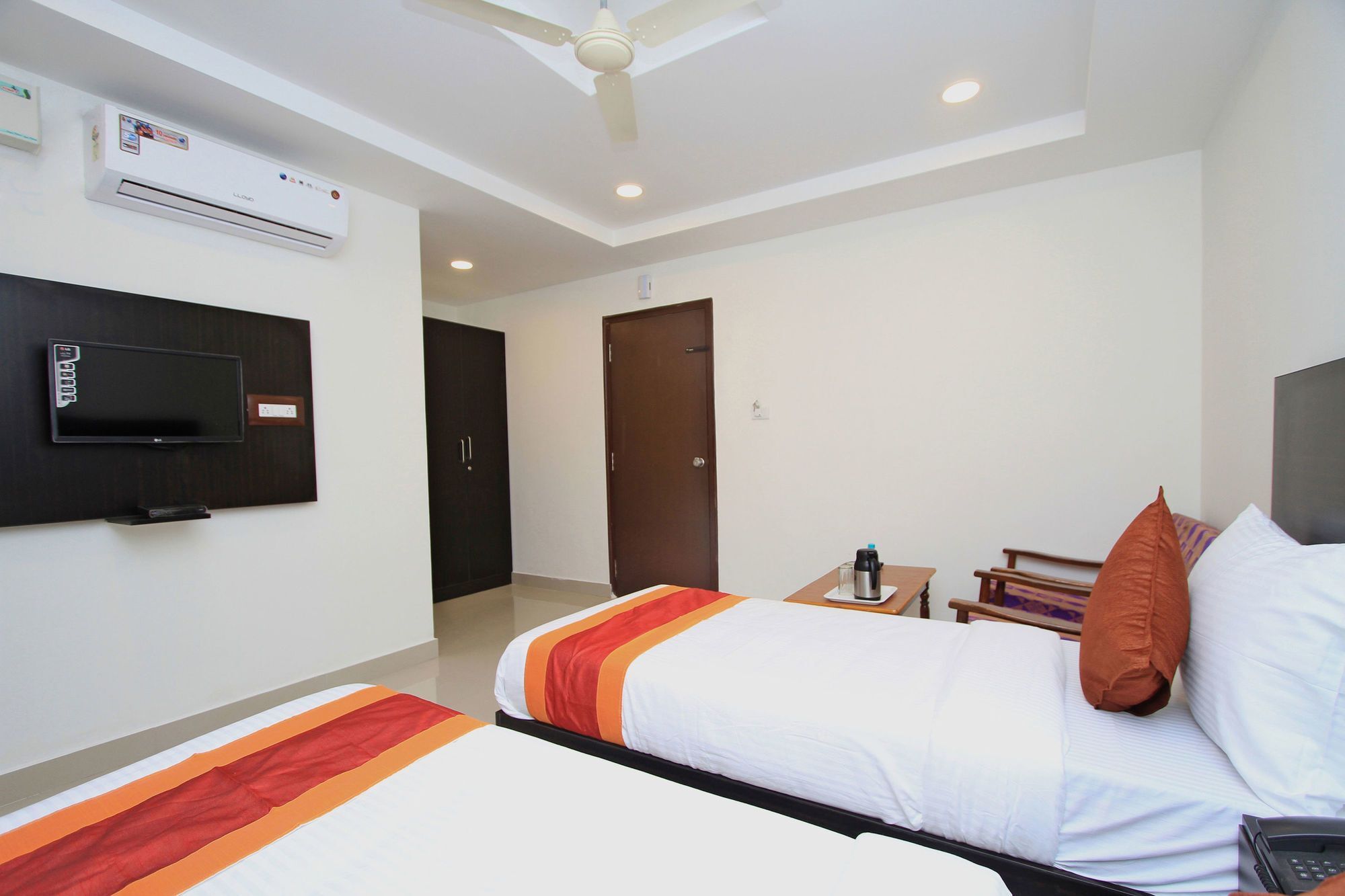 Hotel Oyo 4733 Champion Residency Bangalore Esterno foto