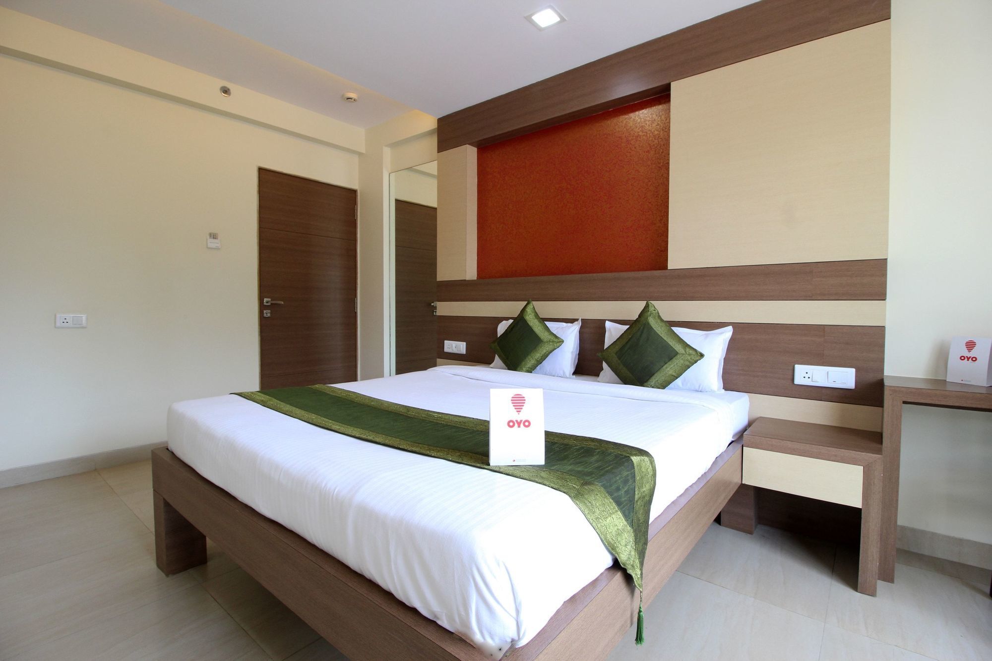 Hotel Oyo 4733 Champion Residency Bangalore Esterno foto