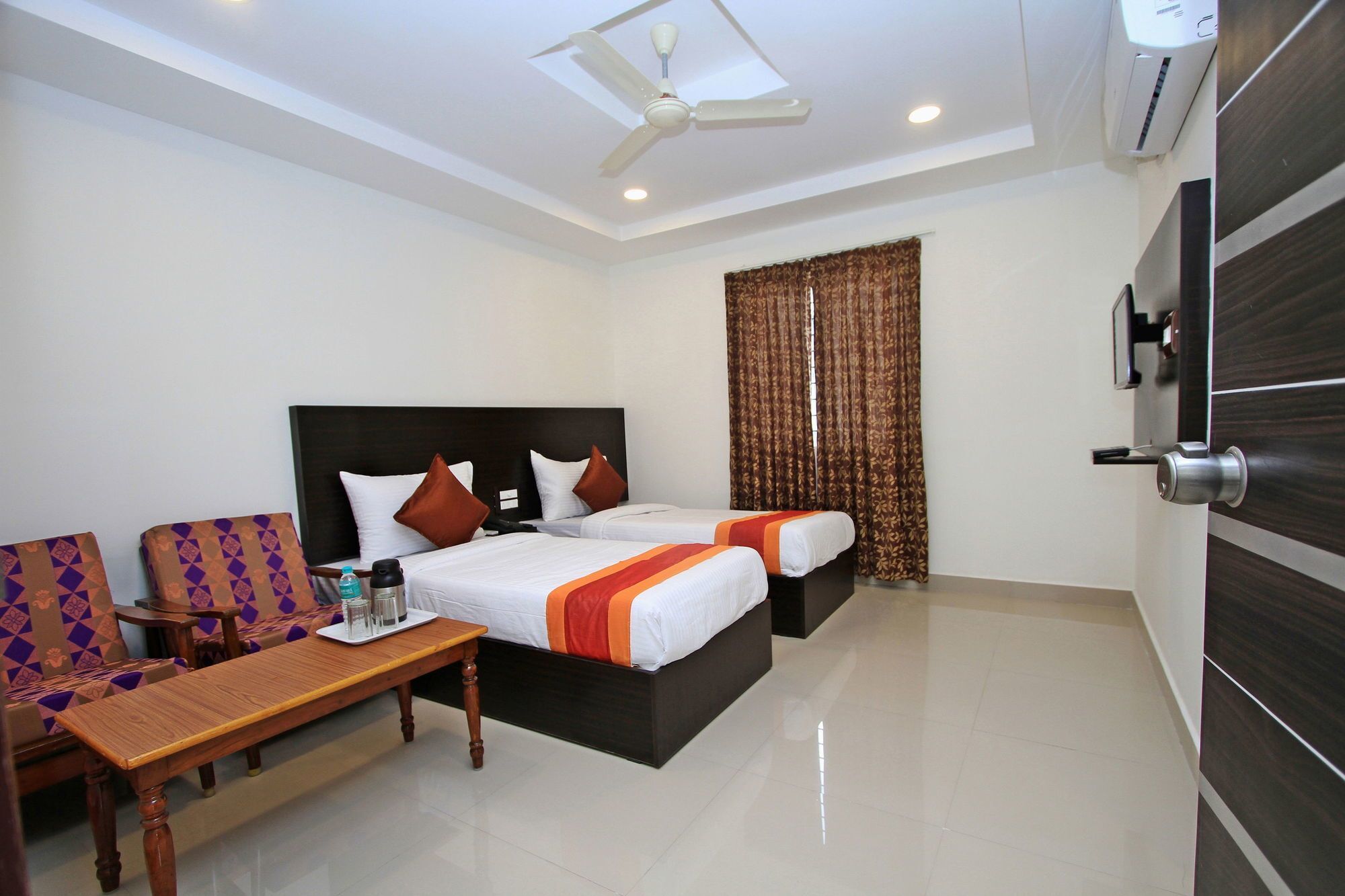 Hotel Oyo 4733 Champion Residency Bangalore Esterno foto