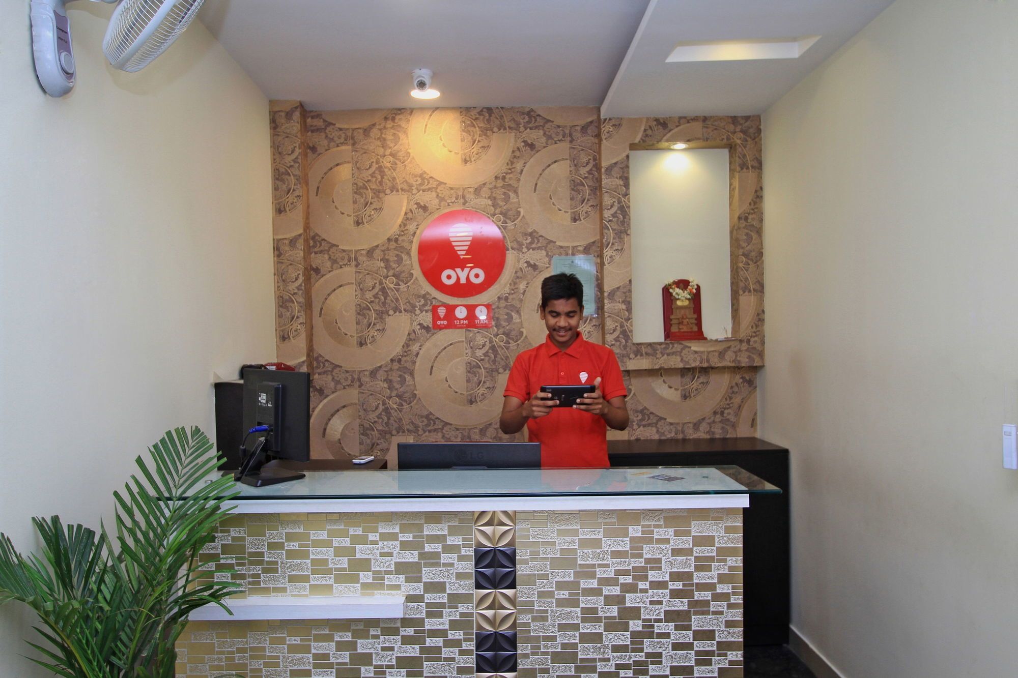 Hotel Oyo 4733 Champion Residency Bangalore Esterno foto