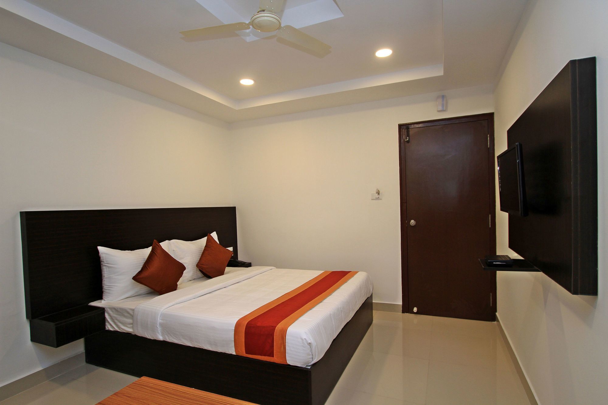 Hotel Oyo 4733 Champion Residency Bangalore Esterno foto